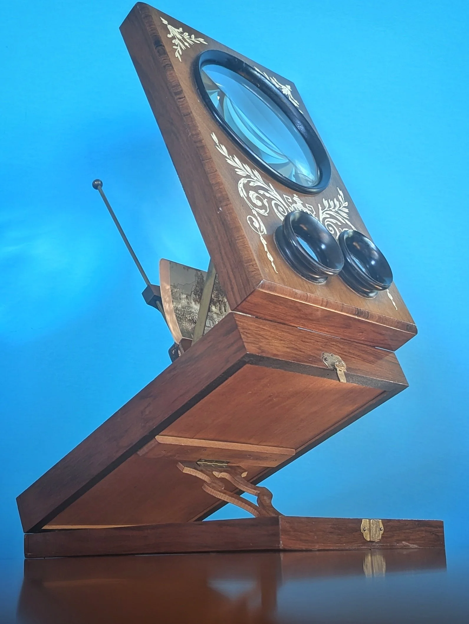 stereographoscope-stones-open.jpg