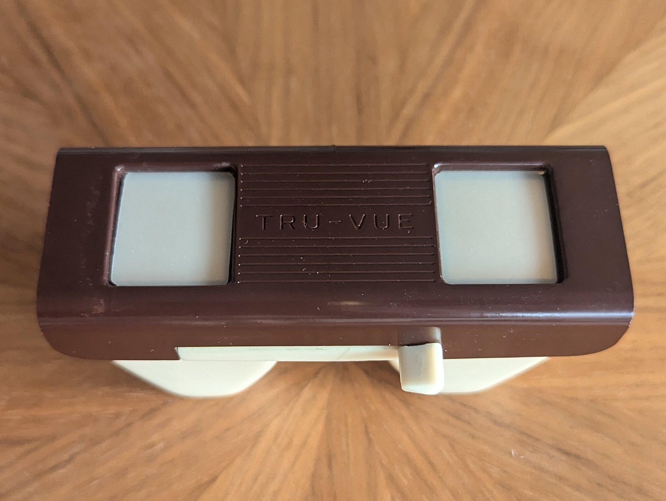 tru-vue-brown-white-viewer.jpg