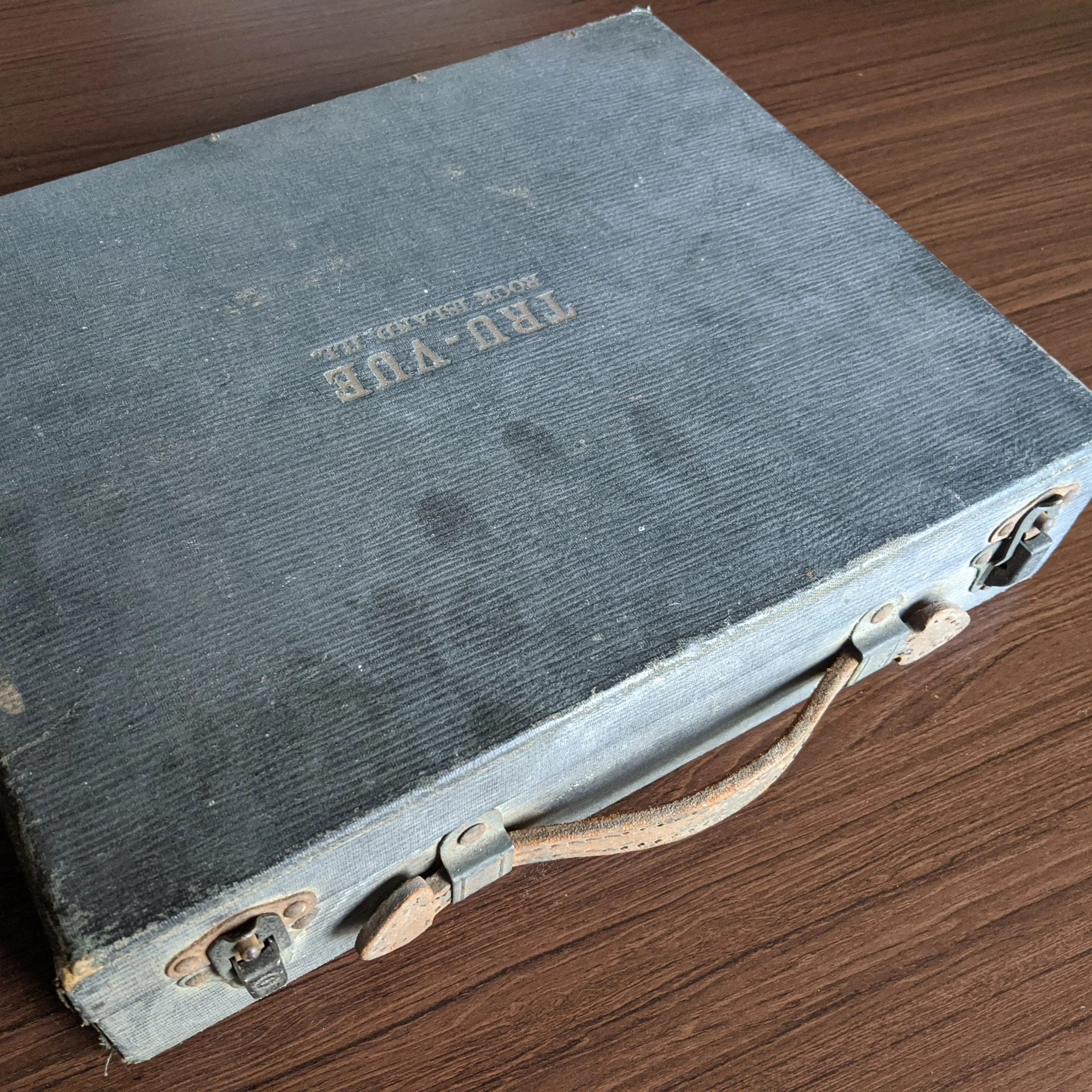 tru-vue-briefcase-top.jpg