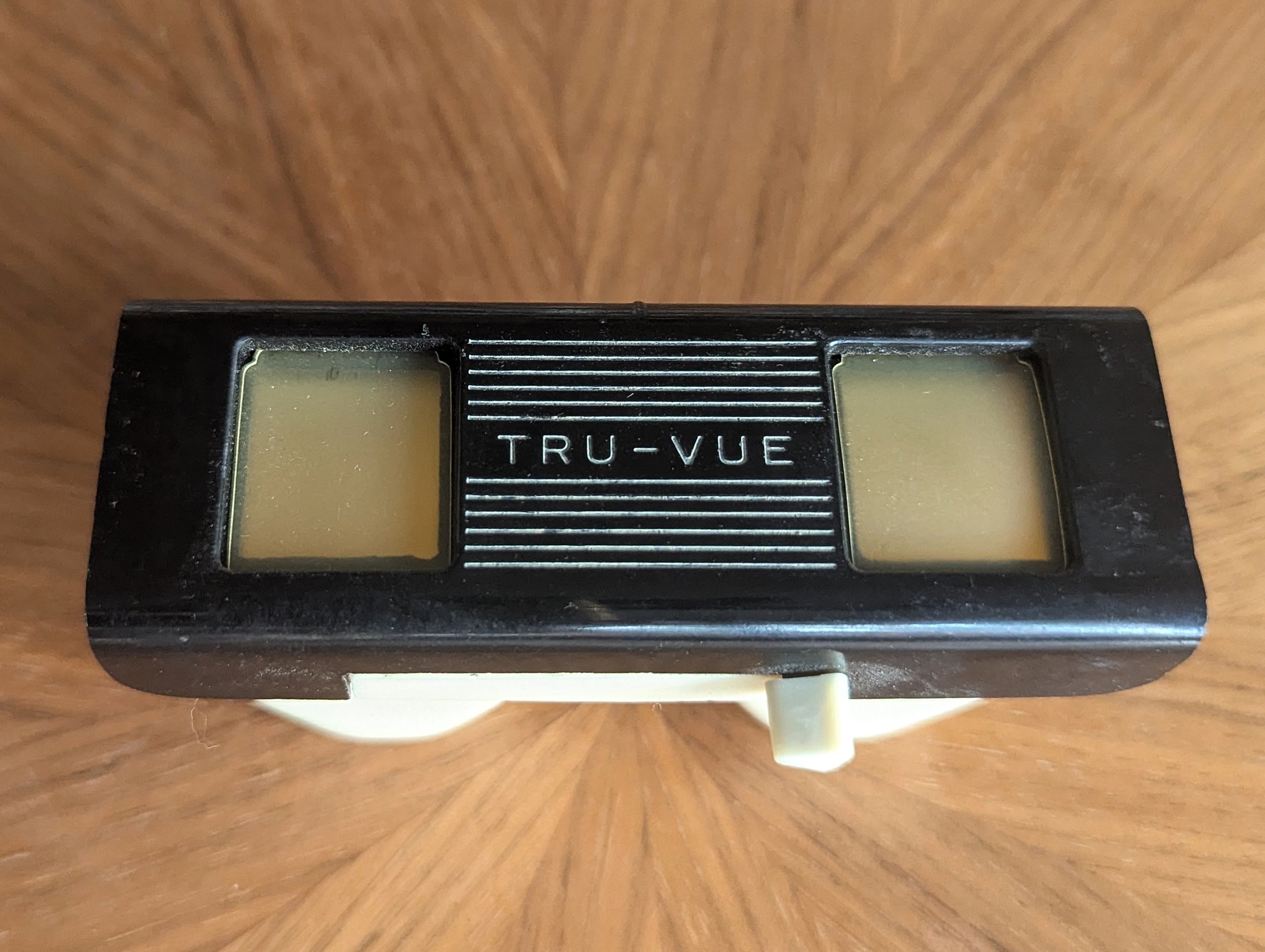 tru-vue-black-white-viewer.jpg