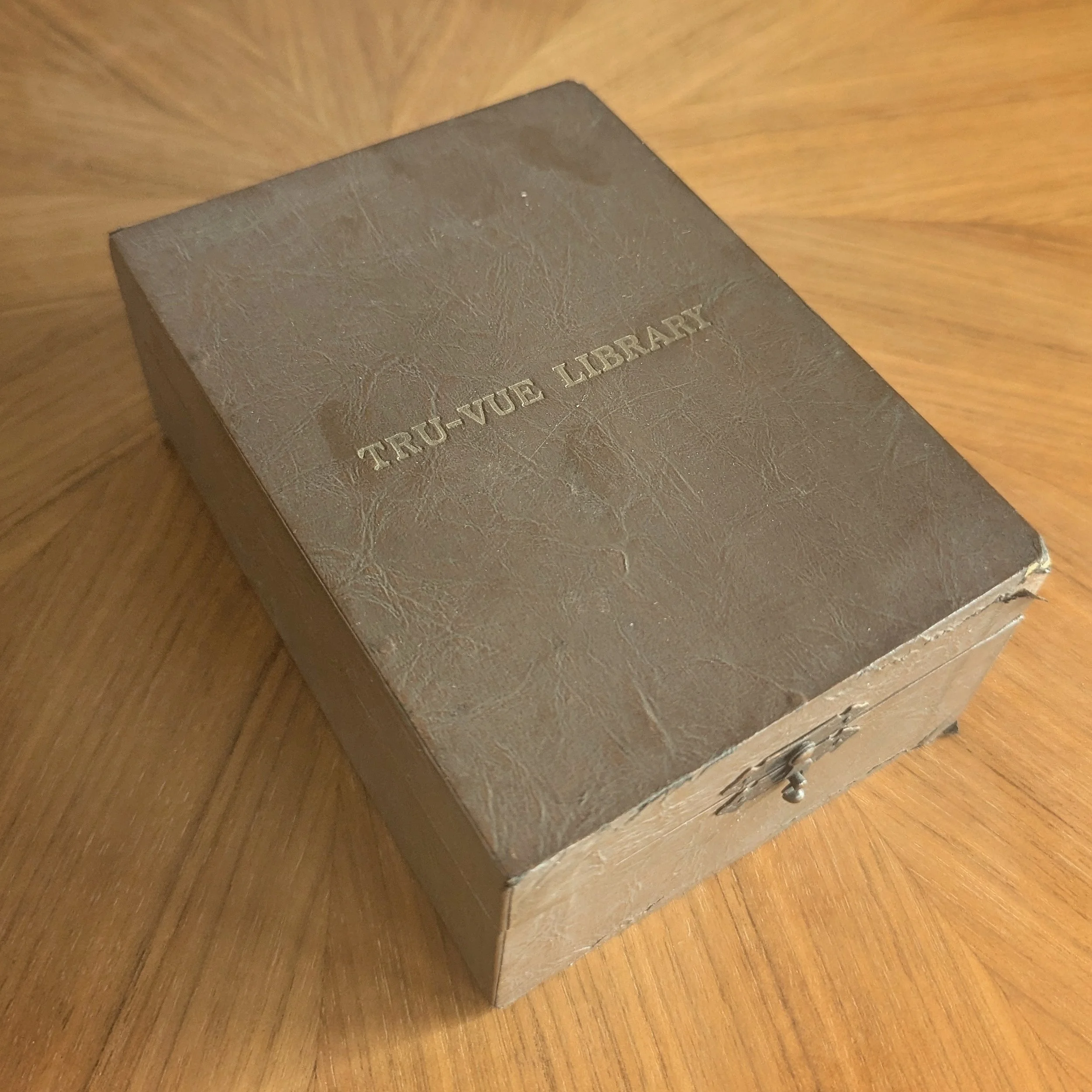 Paper-covered case with metal swing latch