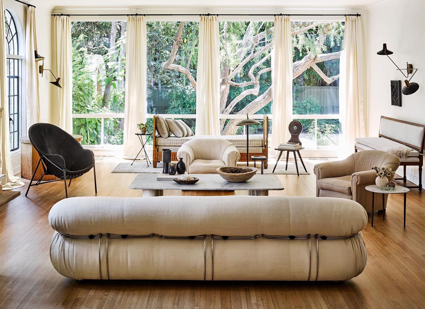 Interior designers Nate Berkus and Jeremiah Brent were living in a beautiful Los Angeles house before making their move to New York. Even though i&rsquo;m obsessed with their spectacular New York City townhouse, i can&rsquo;t stop to wonder how they 