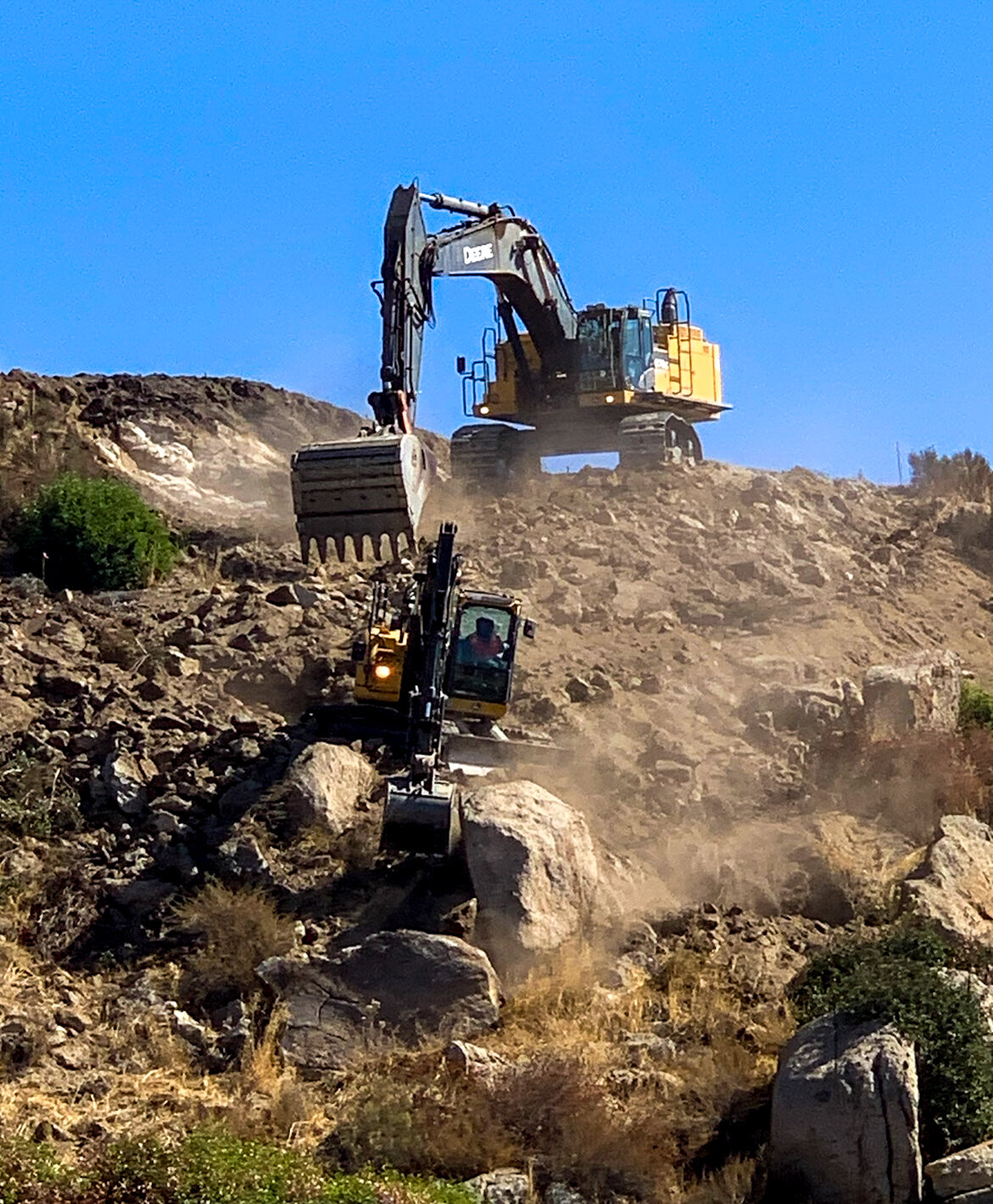 CSJ Equipment - Excavator.jpg