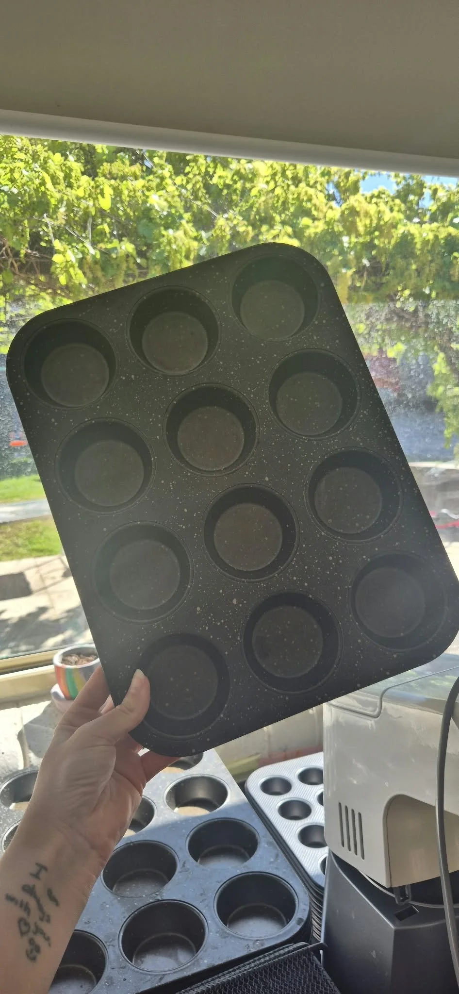 12 Cup Cupcake Tray - TYPE A | Used