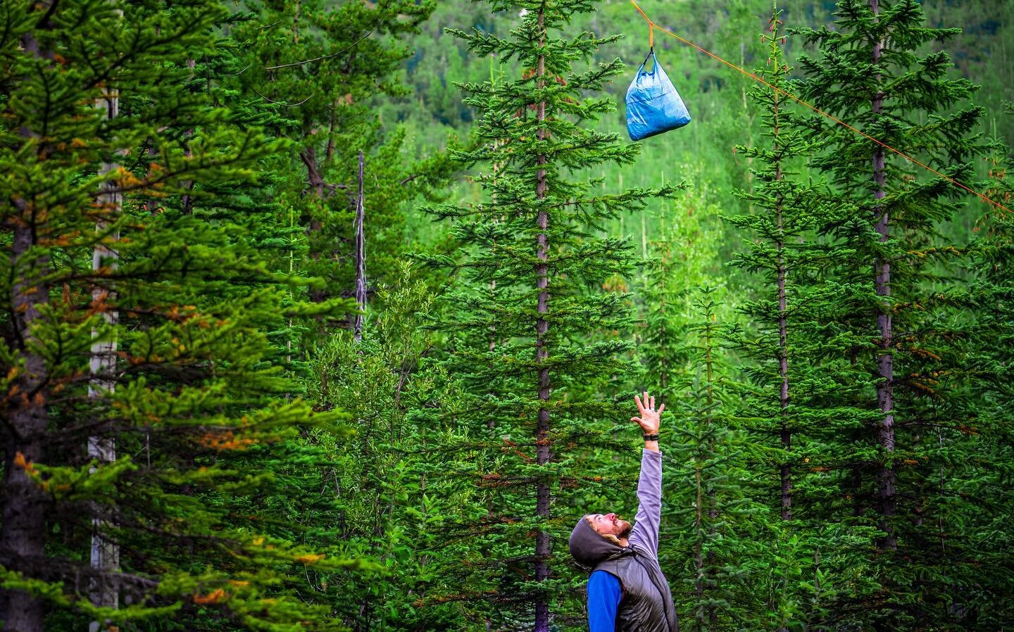 How I hang a bear bag when there are no good trees around so hungry bears don&rsquo;t get &ldquo;destroyed.&rdquo; 
.
Video on YouTube, link in Bio.
.
#hikertrash #thruhike #greatdividetrail  #appalachaintrail #pacificcresttrail #optoutside