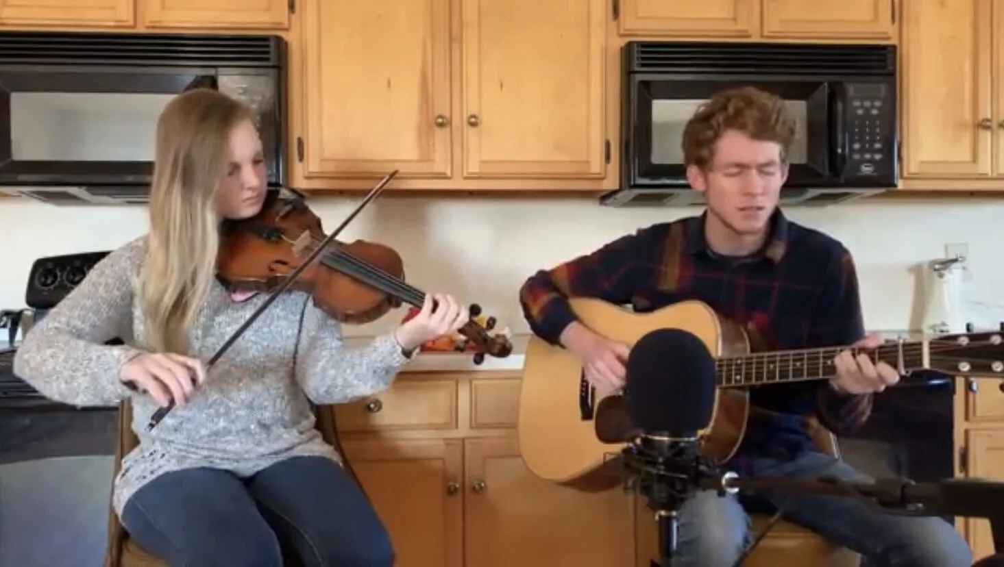 Pickin' in the Kitchen with Daniel & Carley