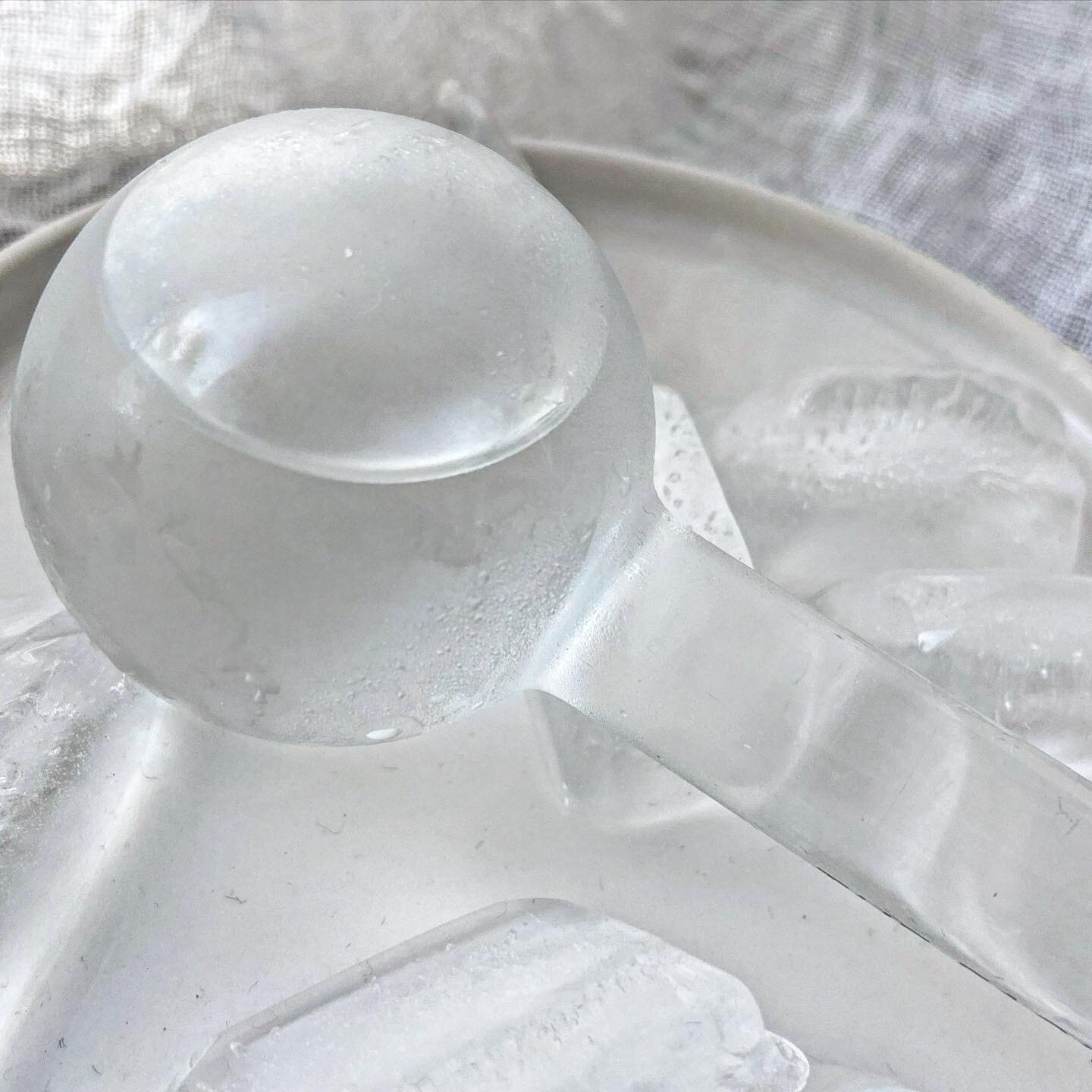 ICE GLOBES ❄️

A cool little addition to our facials in studio to tighten and soothe your skin, reducing puffiness and improving blood circulation and lymphatic flow! 

The result is truely zen with a bright and refreshed complexion.

Book in your ne