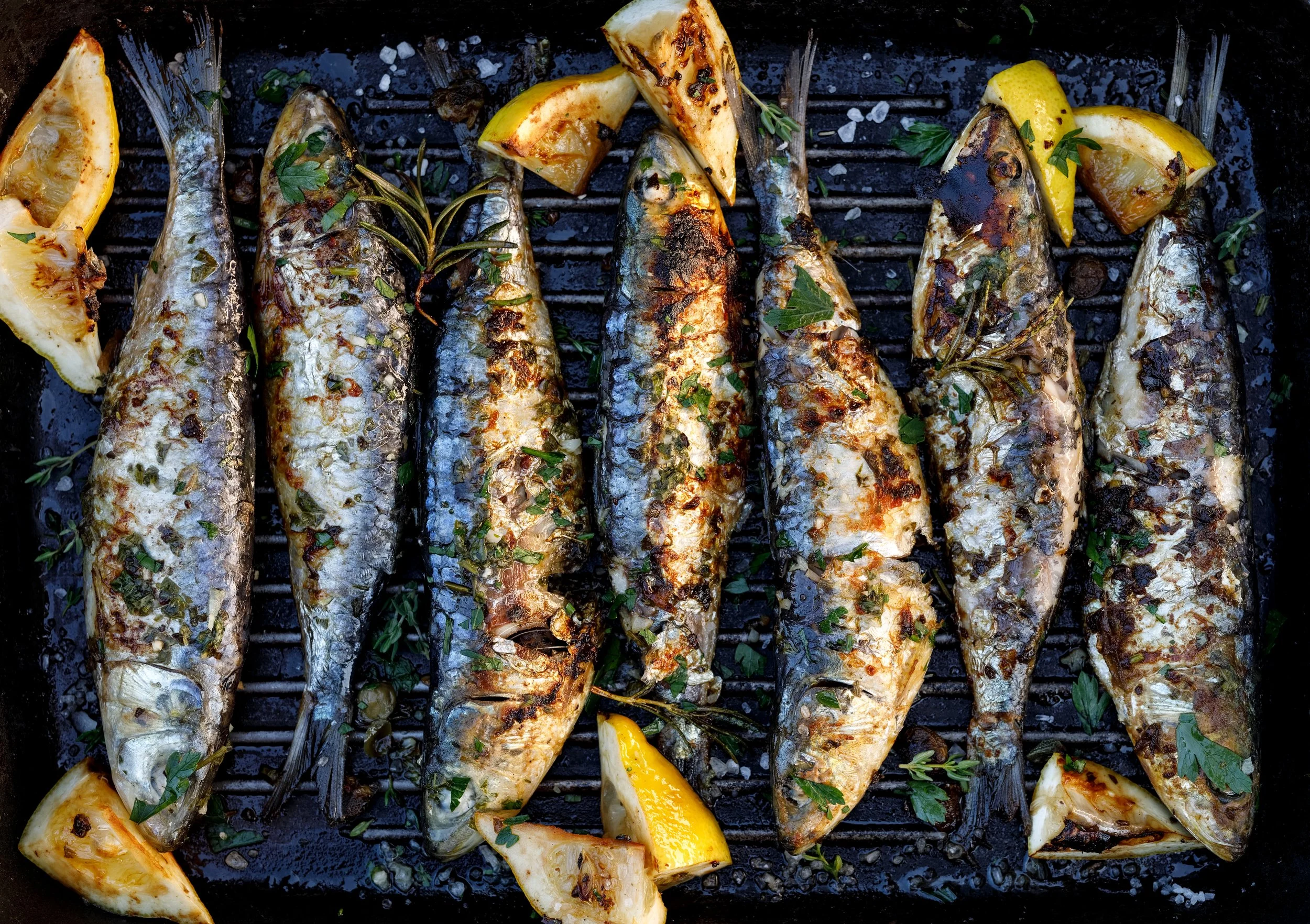 whole fish with lemon on the grill
