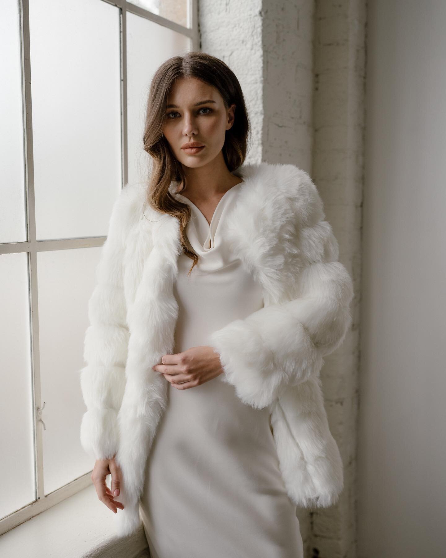 We love a crisp winter wedding! Our long Perla Dress with train, layered with this vegan fur coat from @ameliegeorgebridal is a beautiful, elegant way to celebrate our colder season in style 💫❄️ 

Book an appointment today for a made-to-order dress 