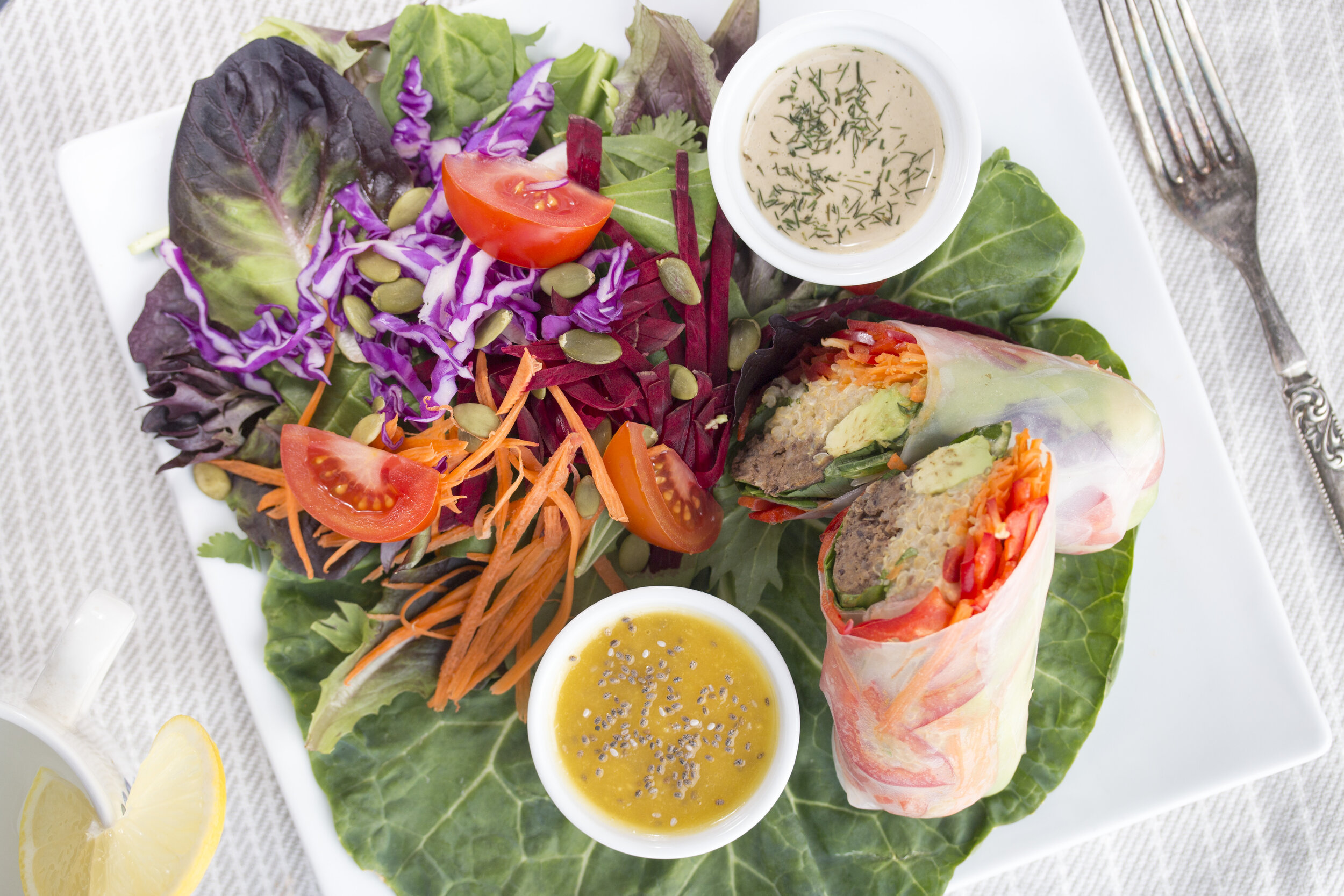 Rainbow Roll- Cacao Blk Beans, Quinoa, Avocado, Carrot, Red Bell Pepper
Served w/House Dressings