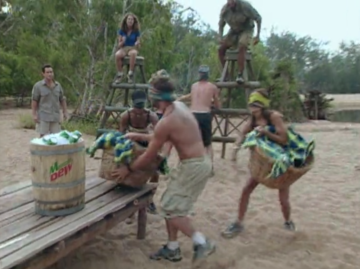 Nick helped Jeff get the basket down before Amber.  All screenshots via Hulu.