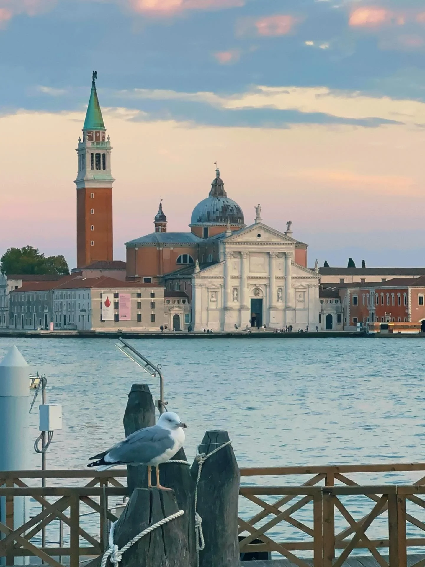 如果曾 被你记得 就足够。
25.10.08 by #2ridescent

#vsco #vscocam #livefolk #venezia #venice #italy #italia #travel #travelgram #iphonography #italytravel #veneziagram #travelphotography #traveling