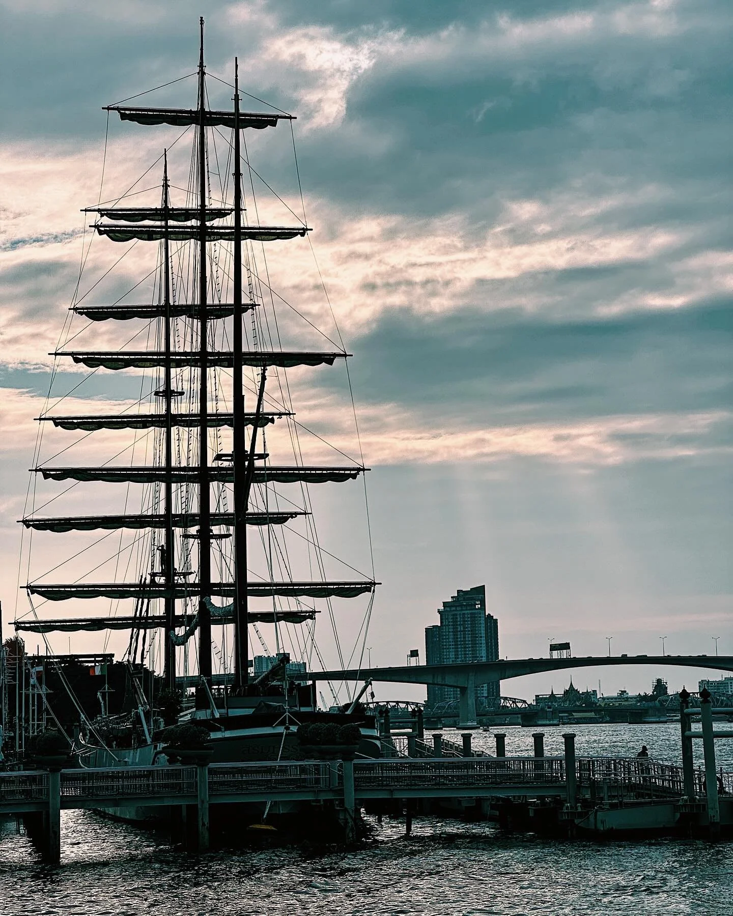 你說藍色是你最愛的顏色
24.22.26 by #2ridescent

#vsco #vscocam #livefolk #bangkok #visitbangkok #bangkoktravel #thailand #thailandtravel #travelgram #traveling #travelphotography #iphonography