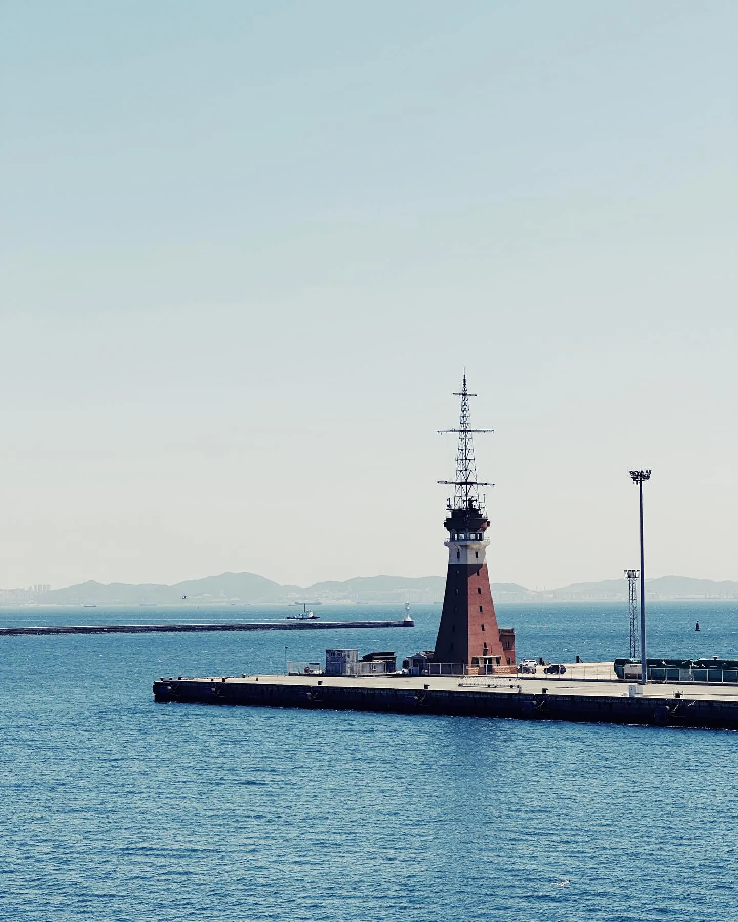 未解相思时，已种相思，刚懂相思，尝的就是相思苦，本以为已经吞下了苦，可没想到还有更苦的。
25.06.04 by #2ridescent

#vsco #vscocam #livefolk #dalian #china #travel #travelgram #traveling #travelchina #liaoning #iphonography #travelphotography #iphone14