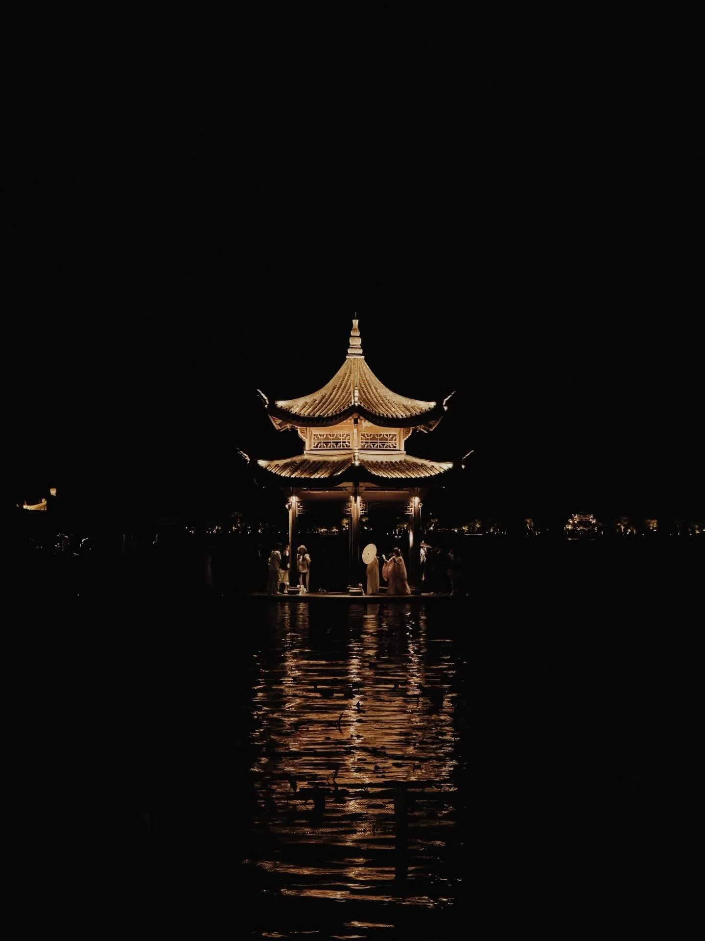 那就讓我站在你的背後
26.05.05 by #2ridescent

#vsco #hangzhou #westlake #travelphotography