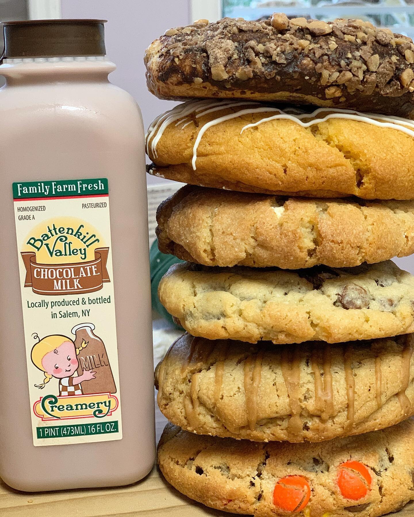 ✨I would say it&rsquo;s a good day for some 🥛 &amp; 🍪

🛍OPEN 9am-7pm! Walk in and buy any of our cookies!
💁🏻&zwj;♀️We are in COLONIE tonight! 5:30-7pm! Must pre order on the website for colonie pick up!
🚗💭GRUBHUB delivers for us in North Green