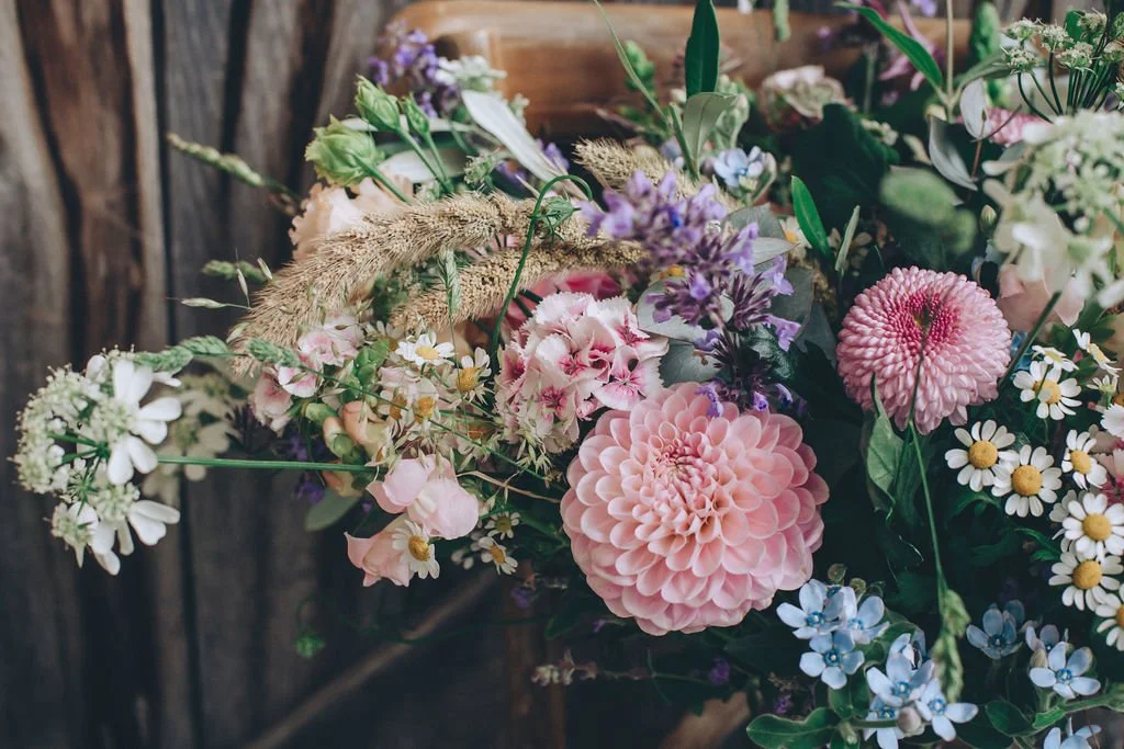 How to Choose the Perfect Wedding Flower Colour Palette