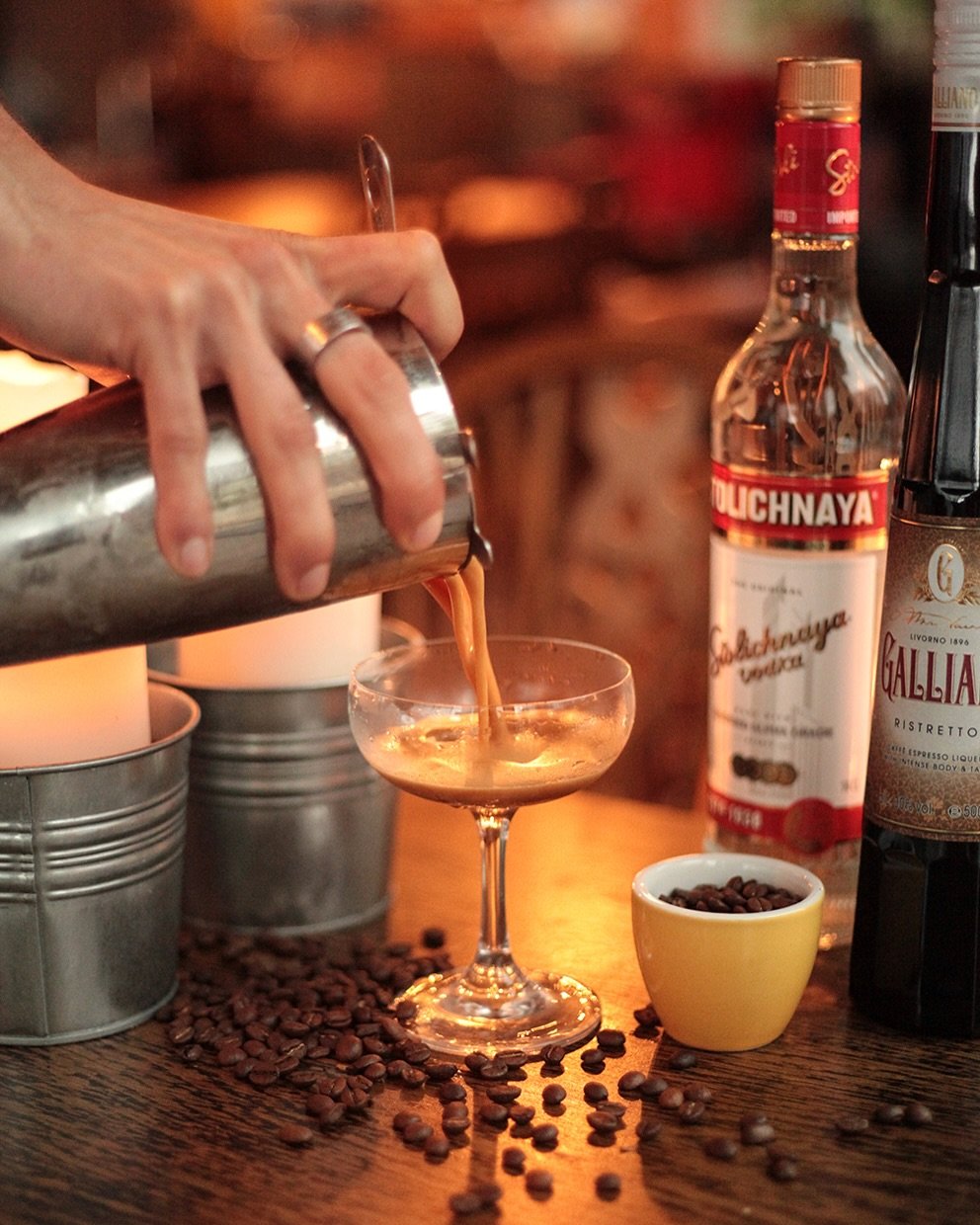 Throwback to creating some cocktail photos for a local bar and restaurant 🍸 

It&rsquo;s not just about the food&hellip; it&rsquo;s the moment you create around it 🍷🔥

A wine pour, a lit match, steam rising - little details like these make your ph