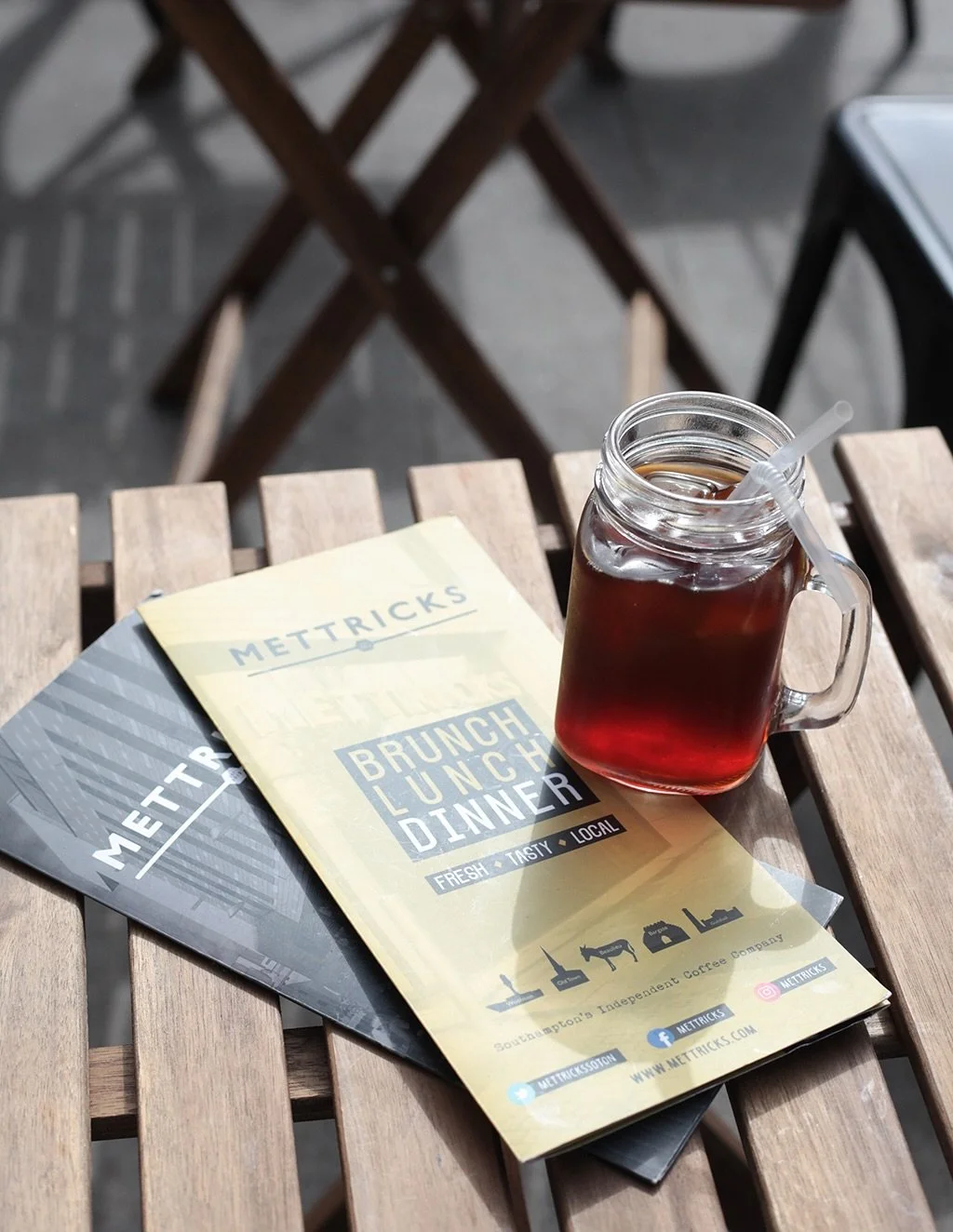 When it comes to caf&eacute;s, people aren&rsquo;t just looking for coffee&hellip; They&rsquo;re looking for a vibe. ☕✨

Photos that show the atmosphere, the lighting, the seating, the cosy corners or the hustle and bustle, help people picture themse