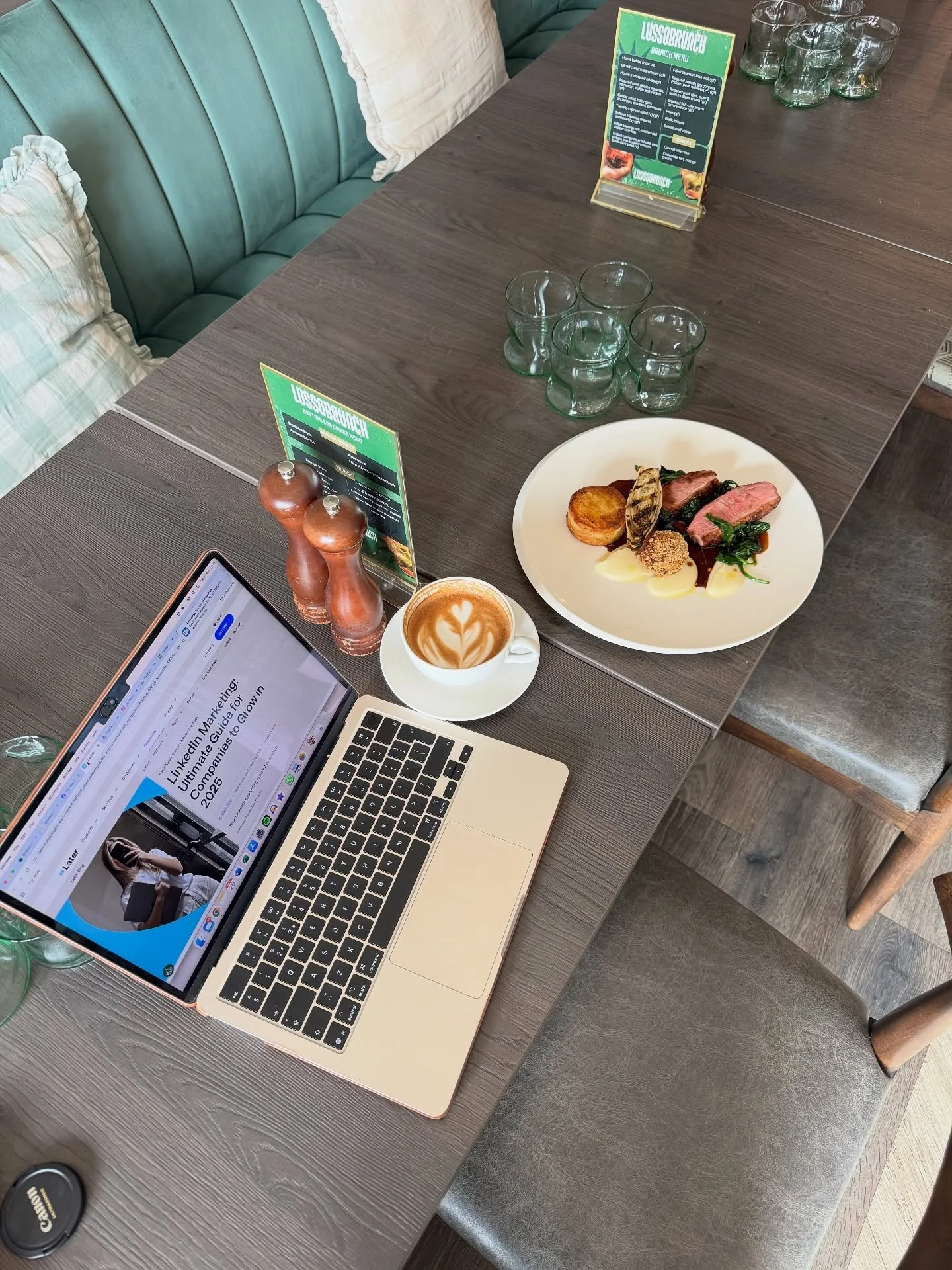 Shooting specials - natural light and food photography has always been a favourite 📸 fancy lights are great but for a TRUE representation of the food and vibe, natural works just as well ☀️ 

For client @figurati_southampton 

Find more social media