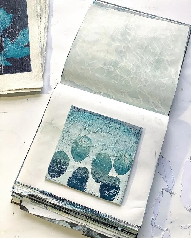 All best intentions I started off with a limited palette for Day 22/30 of the sketchbook challenge. I couldn’t help myself adding in some  yellow ochre and wedge wood blue eek ! 
I am also slightly cheating here as I’ve placed  one of the small board