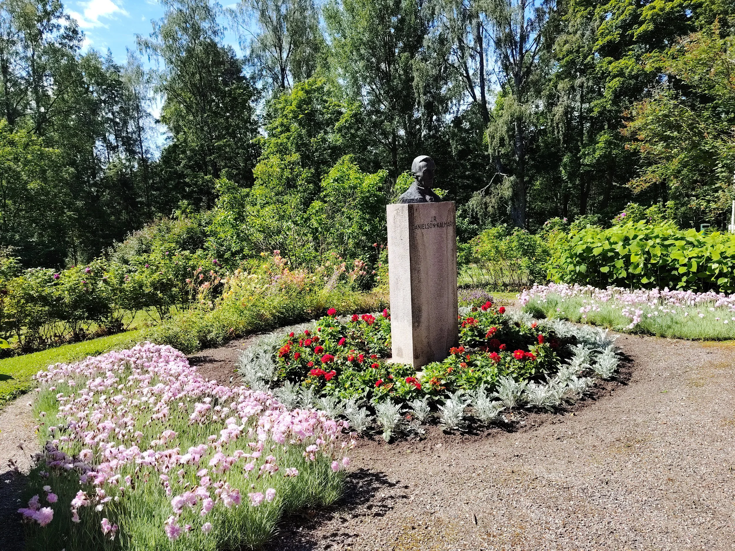 Pihojen ja viheralueiden hoito