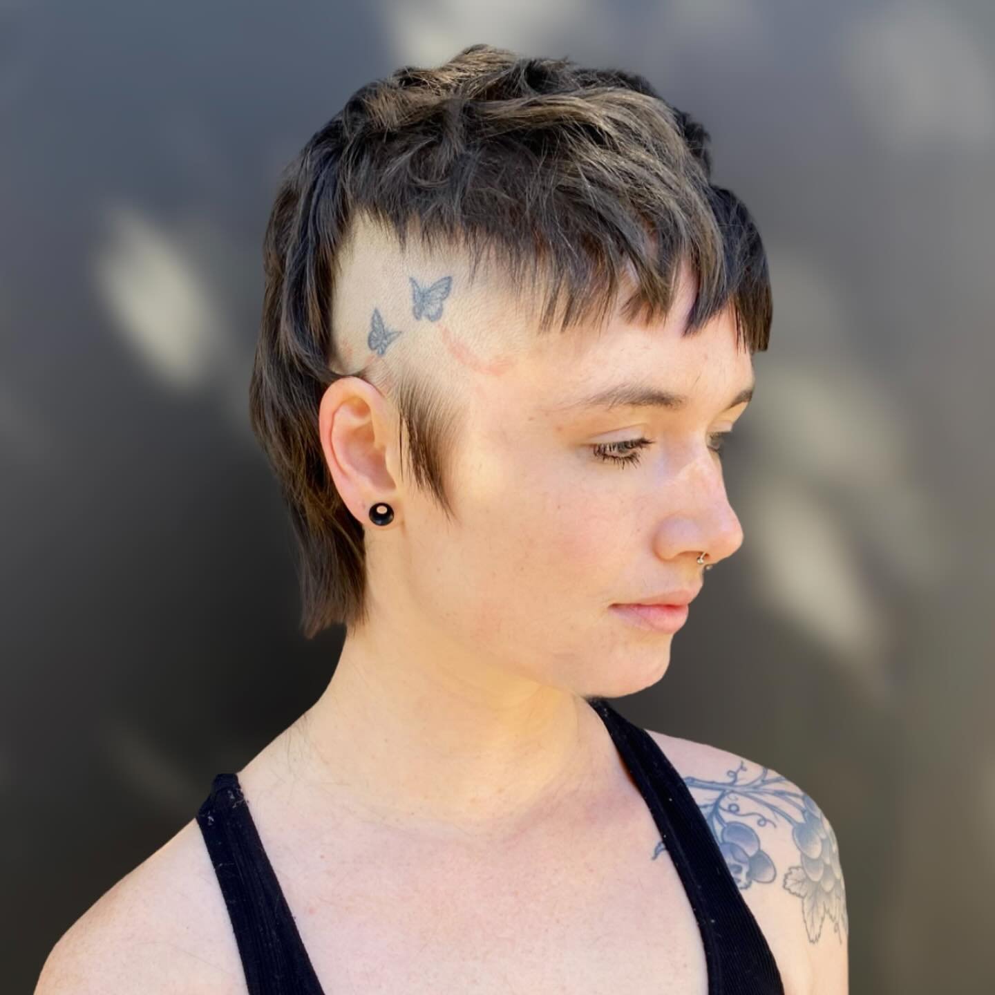 Add a little mullet, add a little mohawk, and end up with this ⚡️rockin&rsquo;⚡️ hair! 
Hair by @jamiembifulco 🫶 
Styled with @evohair haze styling powder 

#heavymetalhairsalon #heavymetalhair #mohawk #mullet #shag #philadelphia #eastpassyunk #hair