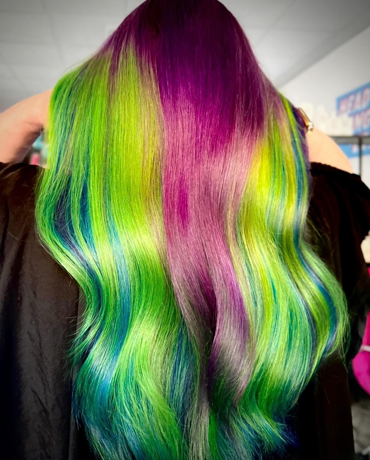 Still can&rsquo;t get enough of this dreamy hair from @heavymetalhair_ 😍💜💚 

#heavymetalhairsalon #neonhair#vividhair #heavymetalhair #philadelphiahairstylist #hairinspo #hairgoals