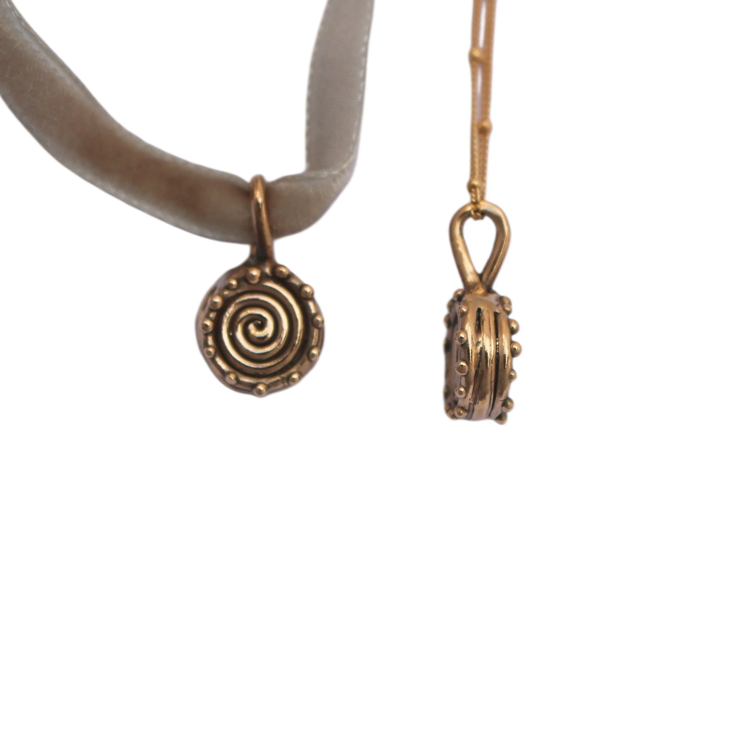 Bronze Spiral Pendant chain and velvet 4.jpg