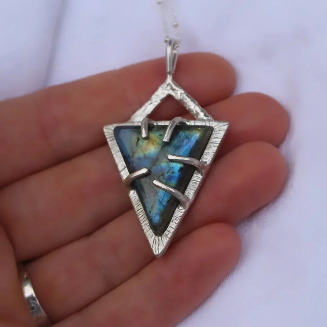 Serving pure POWER!! 

One of my newest stone set pieces featuring a sensational labradorite 💙💜💚

#pascalestanleyjewellery #labradoritependant #goddessjewellery #stroud #womenwhomake