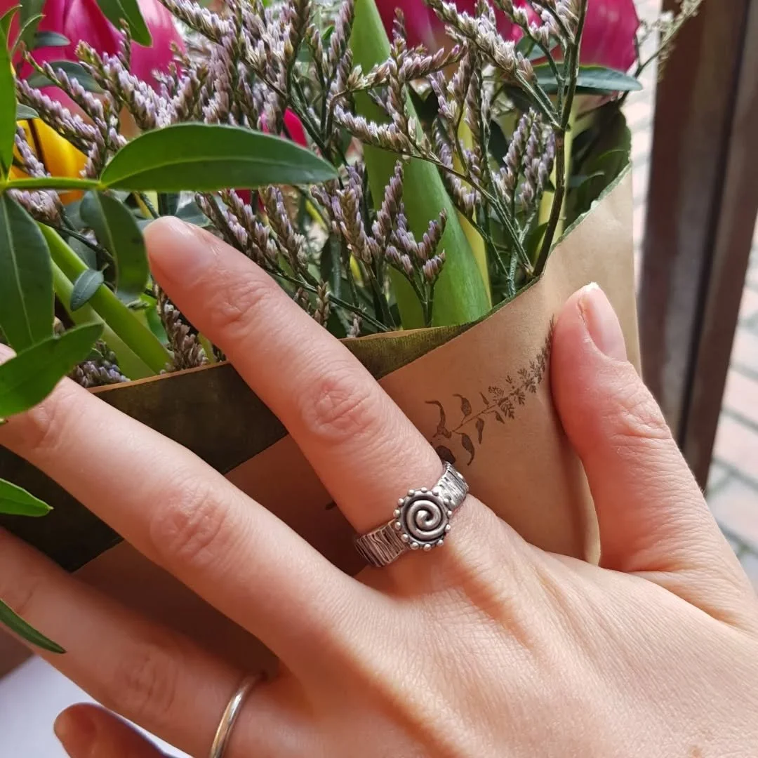 April you beauty! 🌞💕🔥🧚&zwj;♀️🌊💃🌀😎
🌞 hooray for the all the spirals, sunshine and seaside adventures in Clevedon, Brighton and Dorset A huge thanks to all who have made my b'earthday month a special one!&nbsp;🙏

#ecstaticdance #pascalestanle