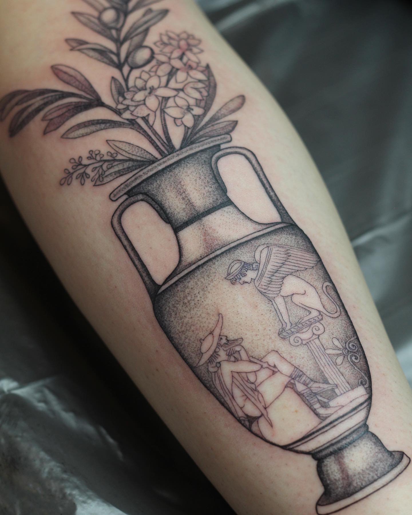 Greek amphora with olive branches 🏺
Thank you Helene 🫶