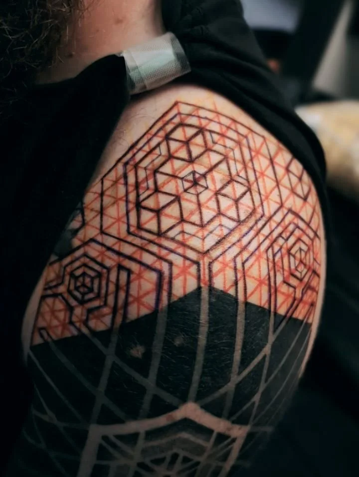 Swipe for tattoo &gt;&gt;&gt; Nick wanted to bring this sleeve up over his shoulder - stencilling patterns on spherical parts of the body always proves to be rather challenging (for me anyway) so it was the perfect opportunity to do some freehand add