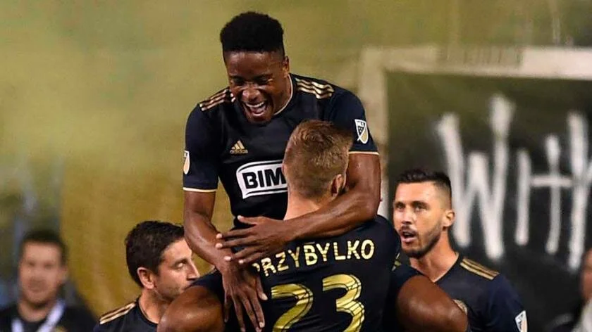 Santos festeggia la tripletta realizzata contro il Toronto Fc