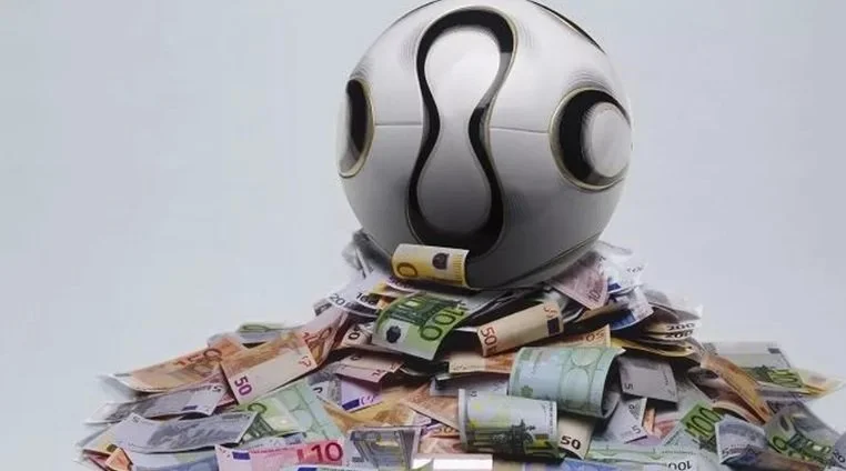 Soldi-nel-calcio.jpg
