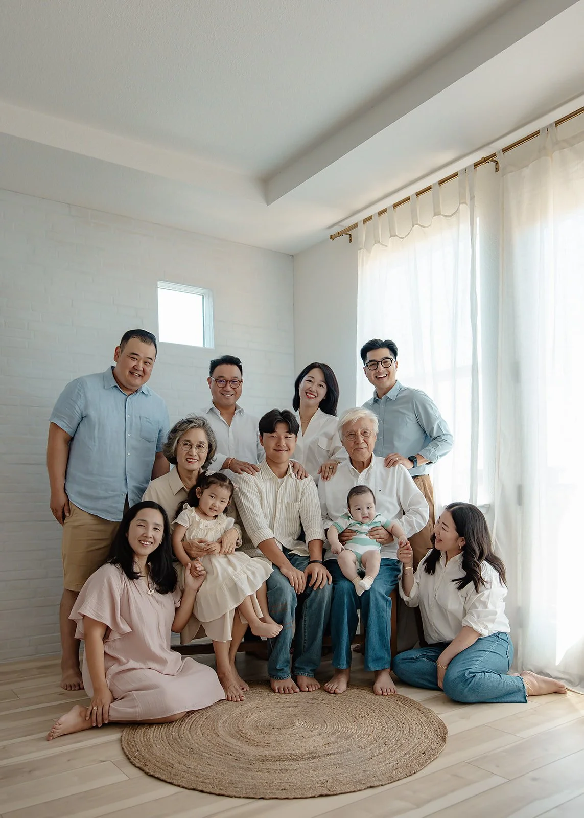 Joy Across Generations: Photographing extended family sessions