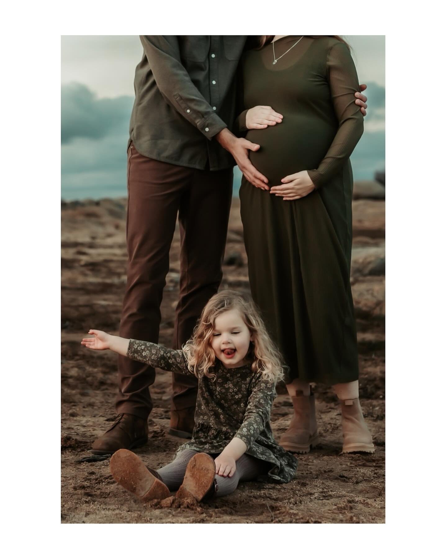I absolutely adore the beautiful simplicity that shines through in this stunning family maternity session. The way this family is so effortlessly connected and present with each other is truly heartwarming. It is a privilege for me to be able to capt
