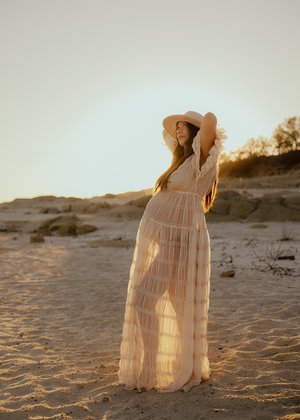 Pregnant woman with sunbehind her on beach Sacramento pregnancy photographer.jpg