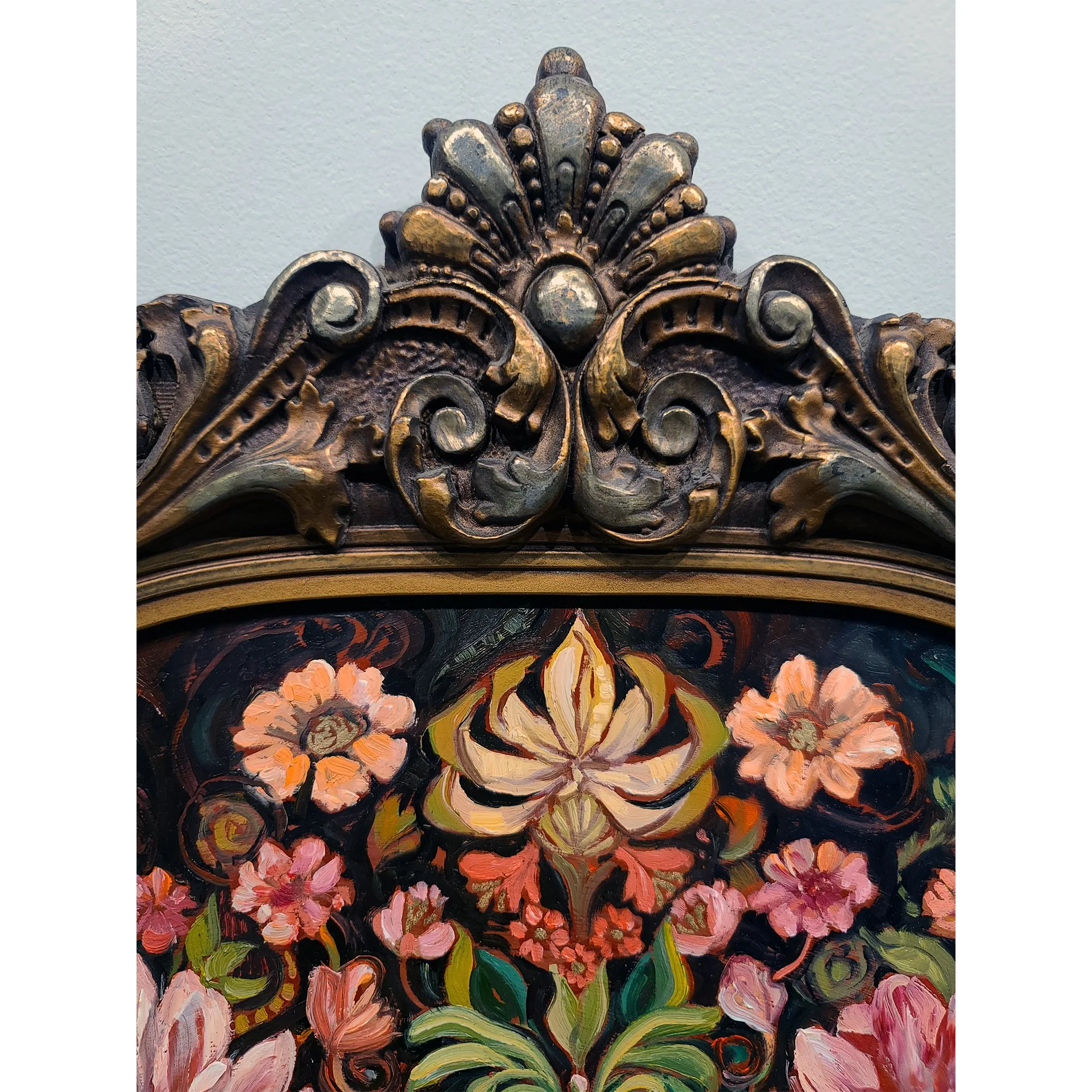Frame top detail bee.jpg