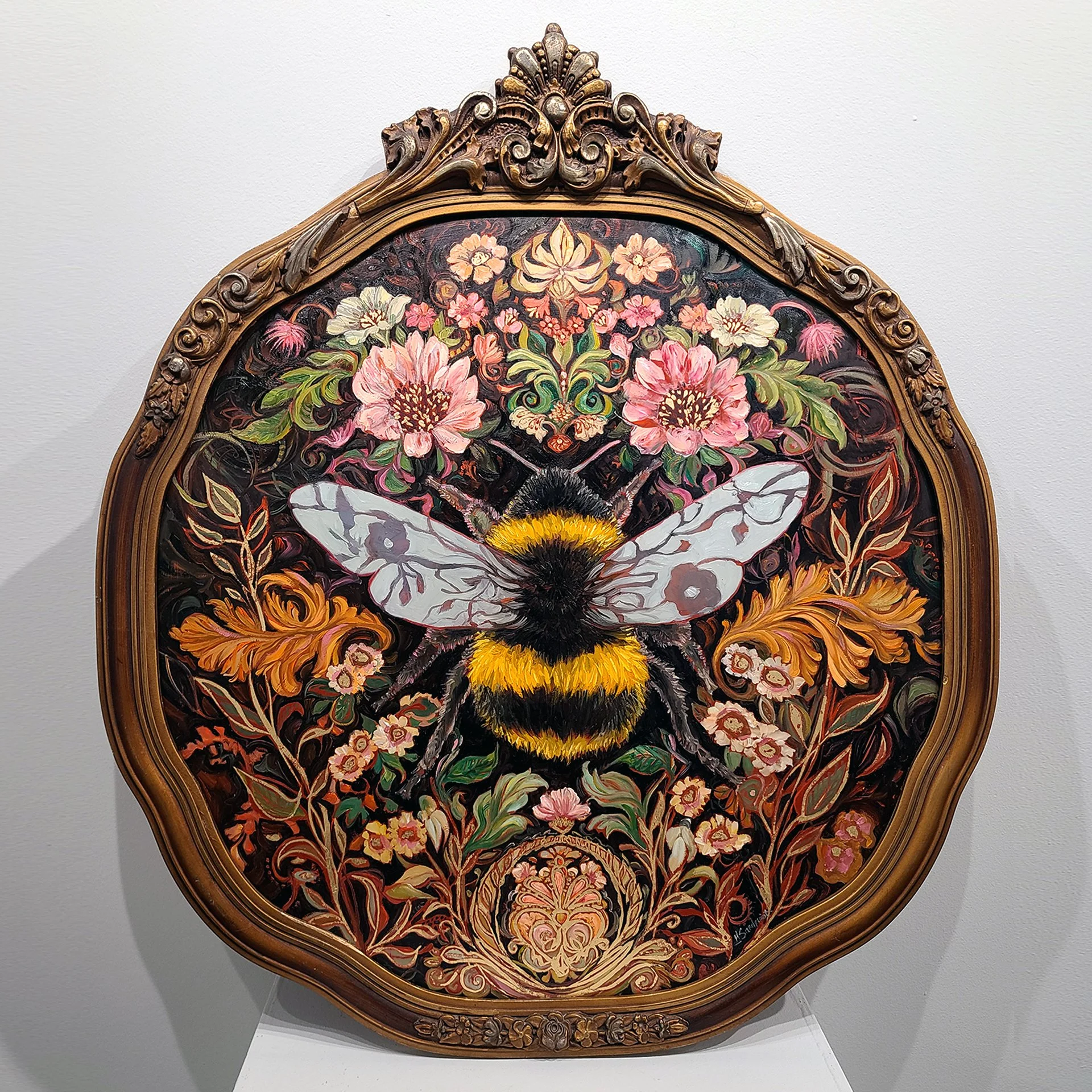 Frame Front bee.jpg