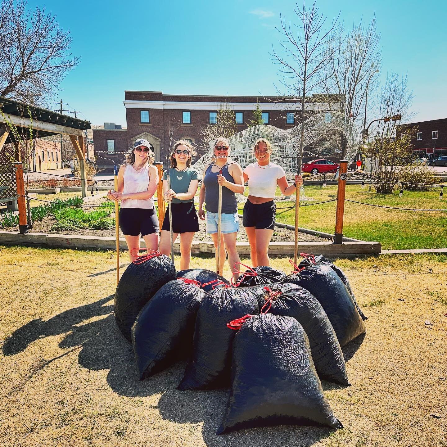 Thanks to the Valley Crew for cleaning up Munchie Park as preparations are underway to have the patio extension open for May Long Weekend. 

We appreciate the collaboration with @drumhellervalley on the use of the green space each summer for everyone