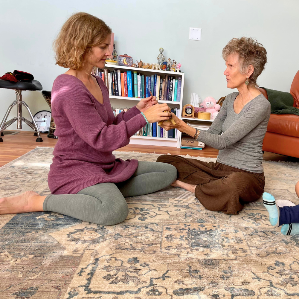 Dee Wagner and Caroline Gebhardt demonstrate Chi for Two relational somatic practice Reach Grab Pull
