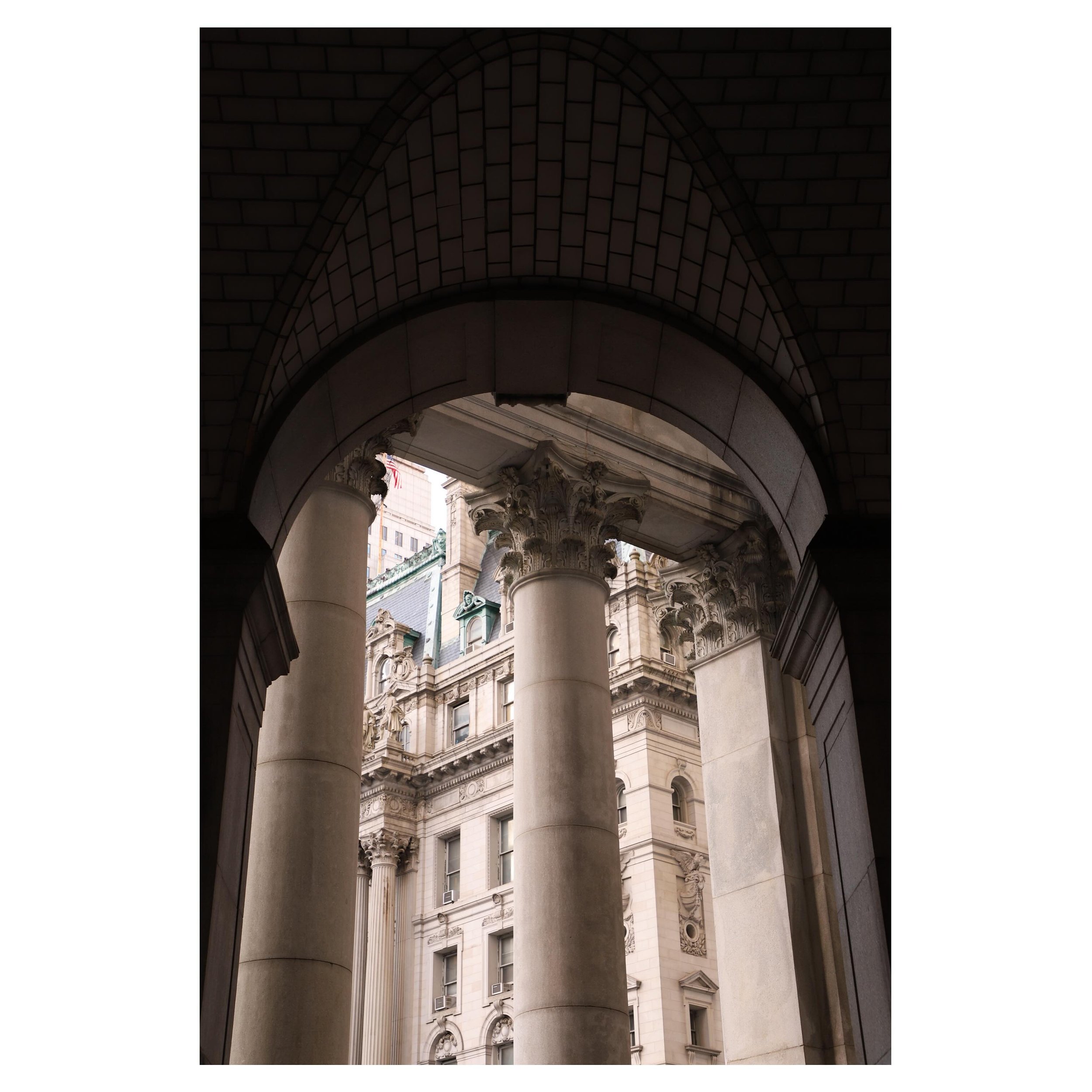 Manhattan Municipal Building through Chambers Street subway station arches. I love this perspective!
#manhattan #newyorkcity #nyc #manhattanmunicipalbuilding #chambersstreetstation #arches #architecture