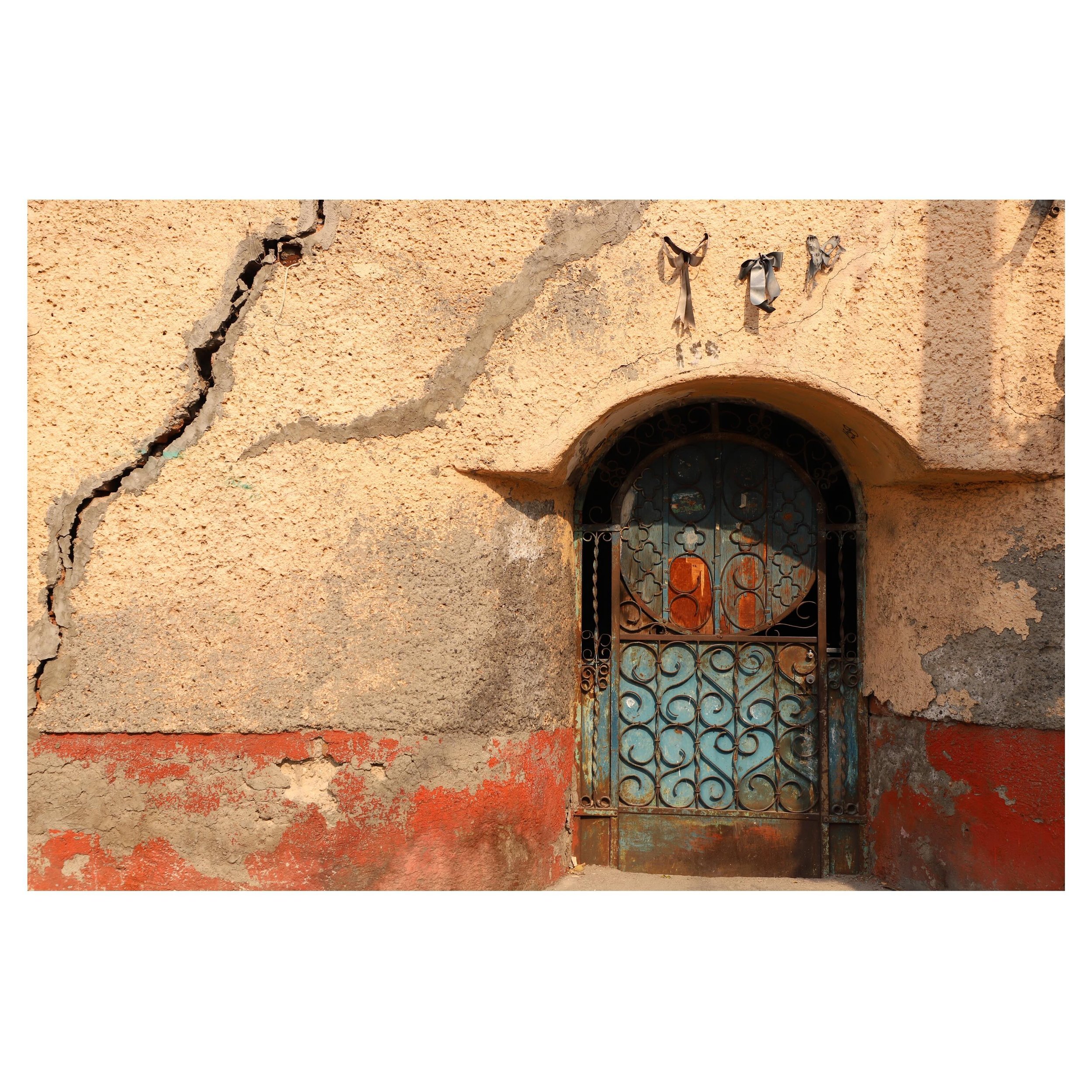 Morning stroll in a very “local” part of Mexico City.
#mexico #mexicocity #door #crack #building #architecture #color #wroughtiron #wroughtirondoors