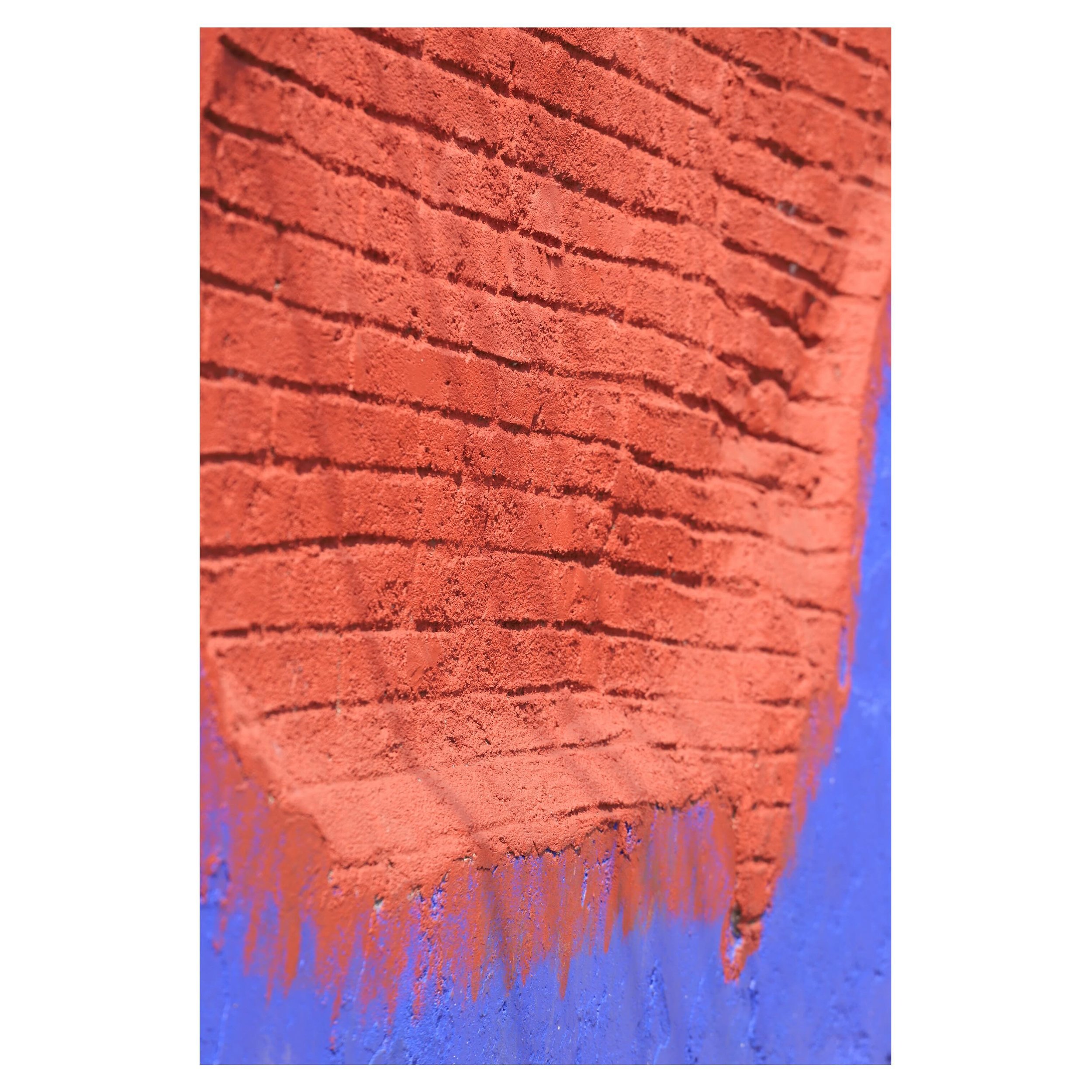 How something so basic can be so beautiful is the true beauty of this world, man made or not.
#oaxaca #oaxacacity #mexico #brick #wall #building #buildings #architecture #travelphotography