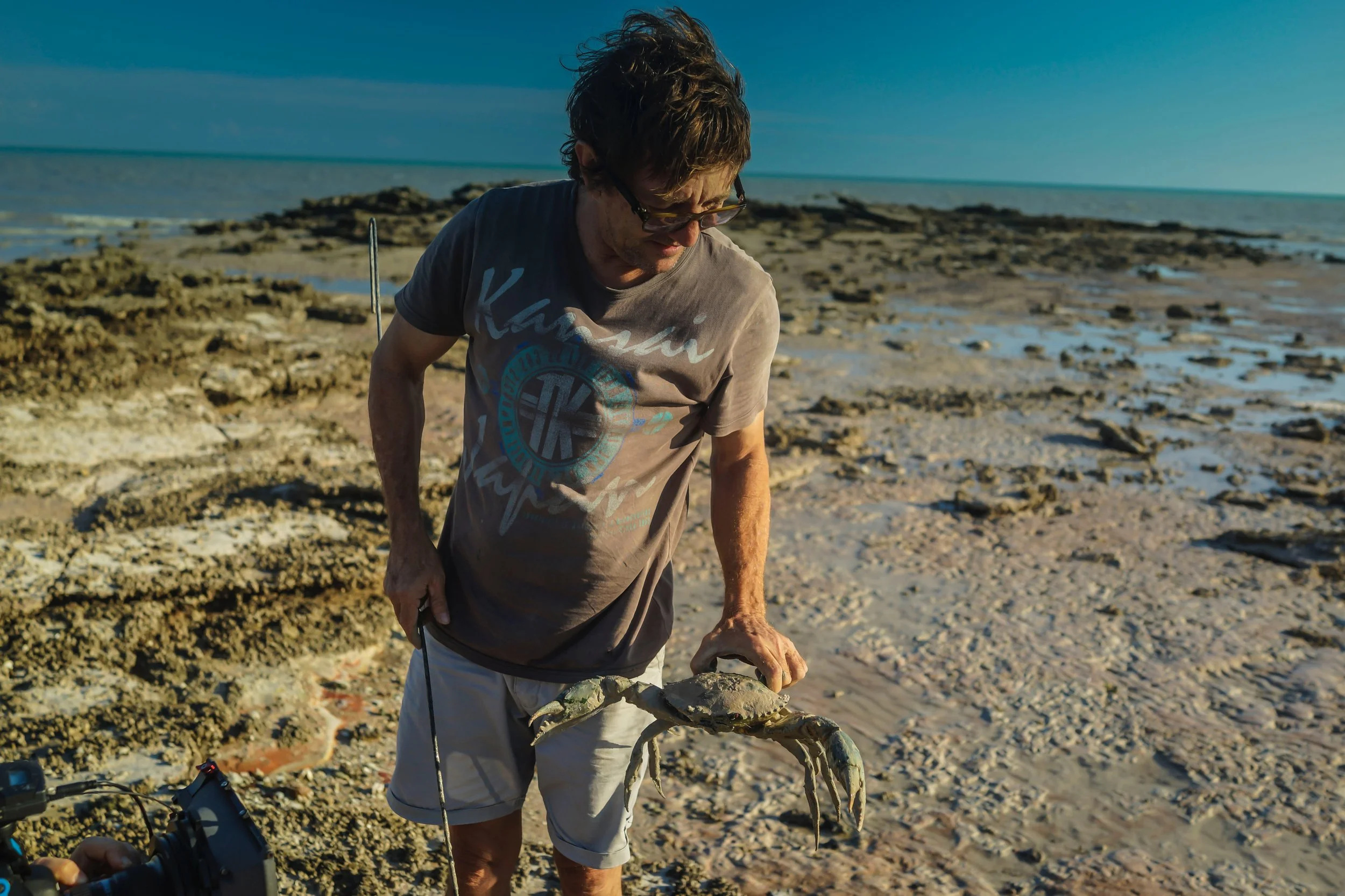 Alan Pigram shows us how to catch and cook a large mud crab.