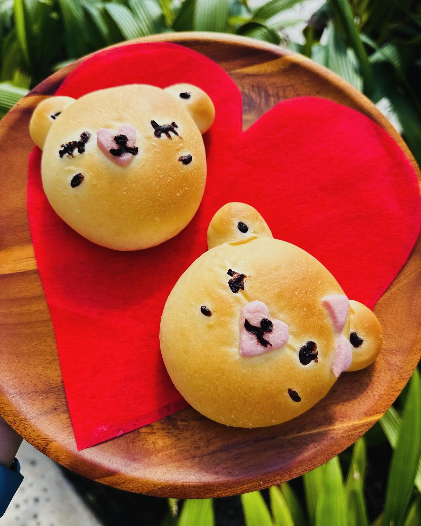 ✨❤️ Happy Valentine Day ❤️✨
Send love with our cute pastry&rsquo;s for your special 🥰 

🐻Valentine Kobo Kuma🧸: custard filling with soft bread 
🍓Fruit Danish🫐 : Almond and Danish cram with berries

💝Starting on 2/13 ~ 

#okayamakobousa #okayama