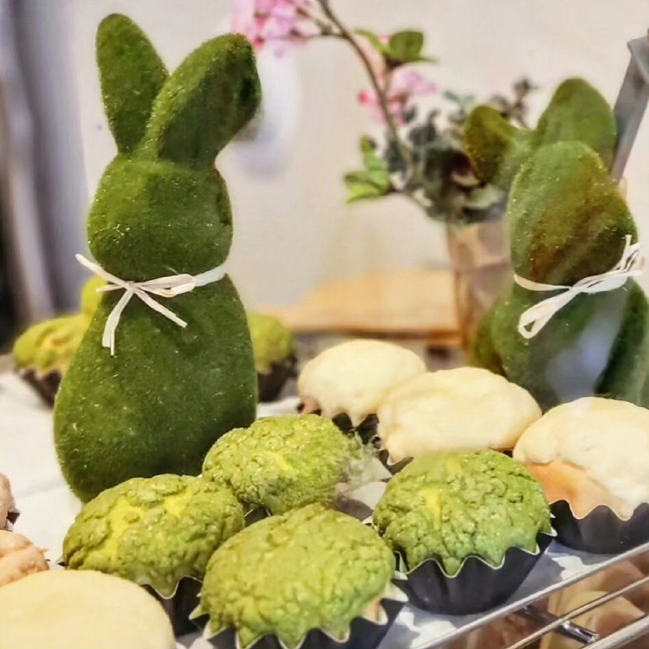 Happy Easter from our bakery family ‼️ 🐣🥚💕

🐰Kobo Usagi
Bunny shaped bread filled with Vanilla bean custard 

Sunrise cupcakes (3 flavors):
Limited quantities !*
&bull;Regular (danish cream)
&bull;Matcha(matcha danish)
&bull;strawberry (strawberr