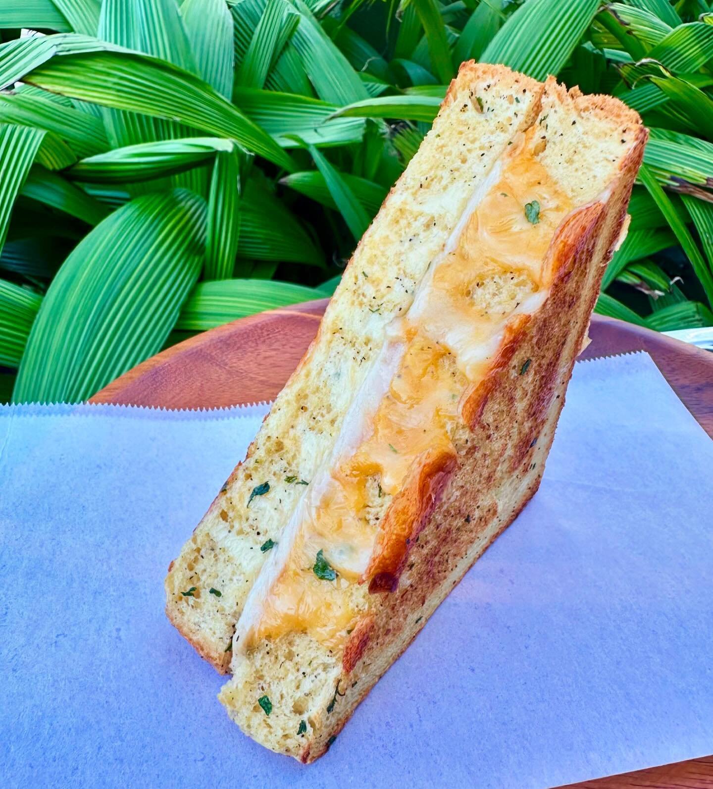 Aloha Okayama Kobo family ☀️ 
We introduce our new breakfast item🥪 

🍞Croque Monsieur 🍞 : Turkey ham, jack cheese, cheddar cheese, parsley flakes, mustard, QP mayo, black pepper and egg wash. 

It&rsquo;s the perfect on the go breakfast 😋 

#okay