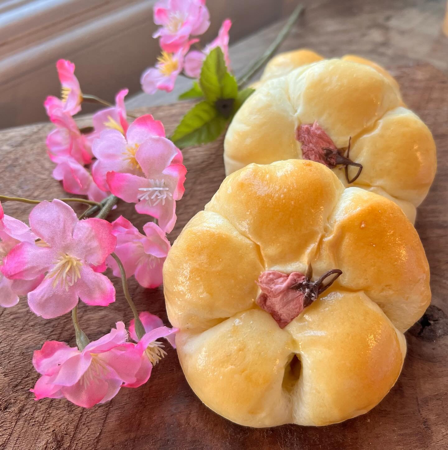 Mother&rsquo;s Day Special!

Ruby chocolate &amp; vanilla bean custard rolled into a soft sweet bun, topped with real Sakura flower! Our version of flowers and chocolate for all the mother figures out there. 🌸🍫💎

**Available 5/11-5/12 at our Anahe